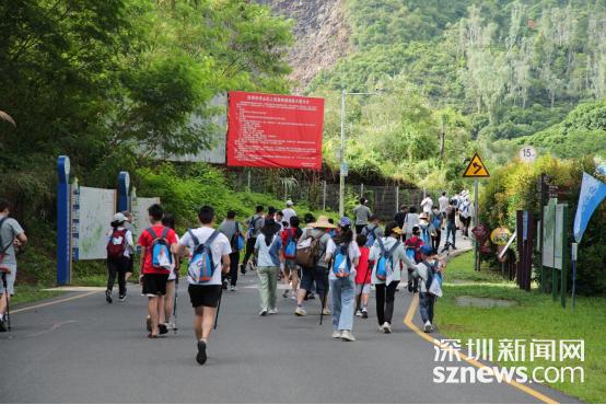 中国最著名的十大徒步旅行线路(图1)